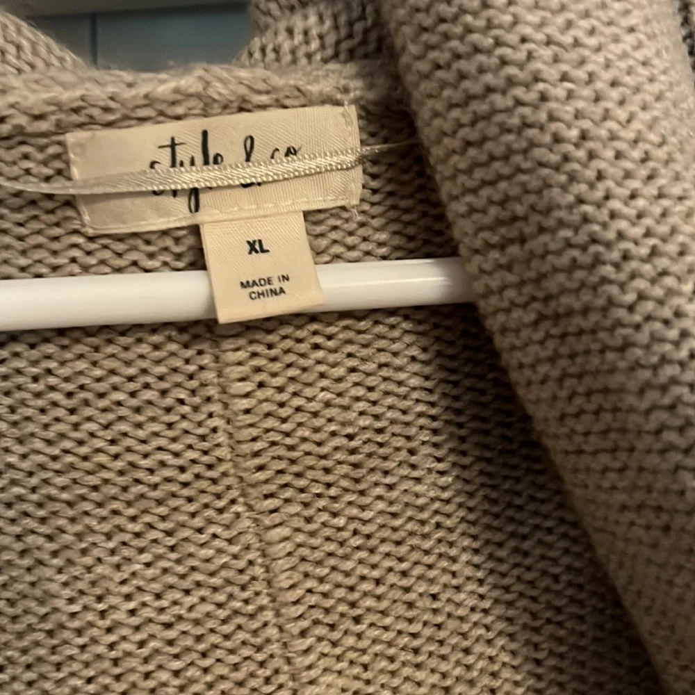 Sweater - Picture 3 of 4